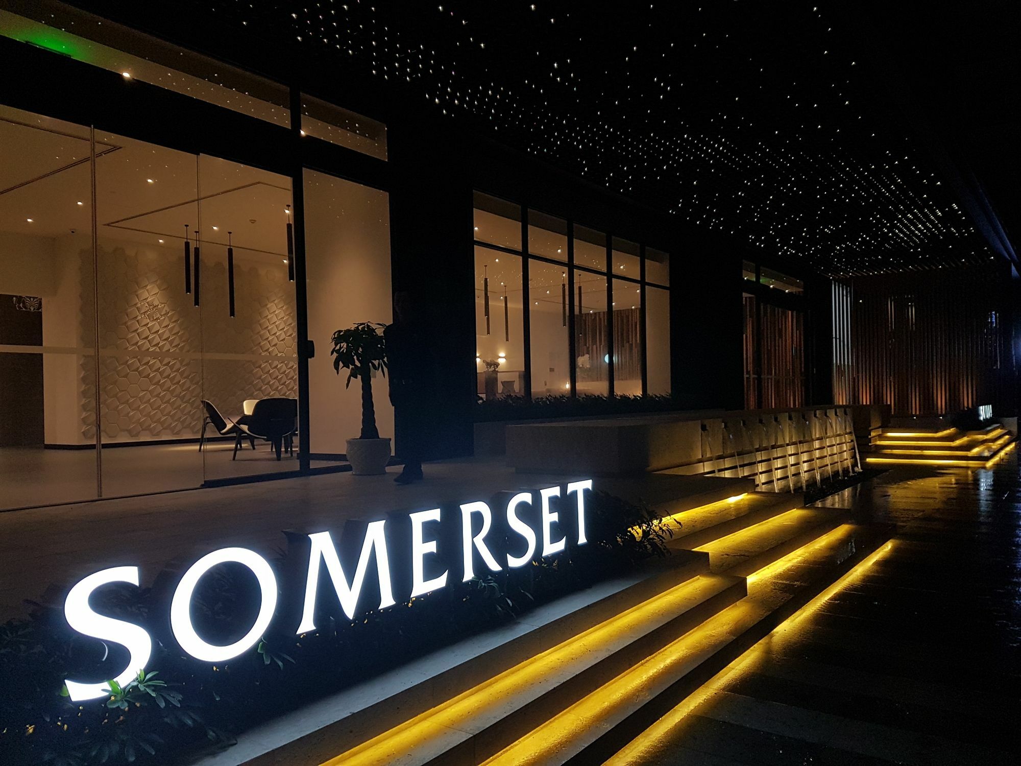 Somerset Norodom Phnom Penh Exteriör bild